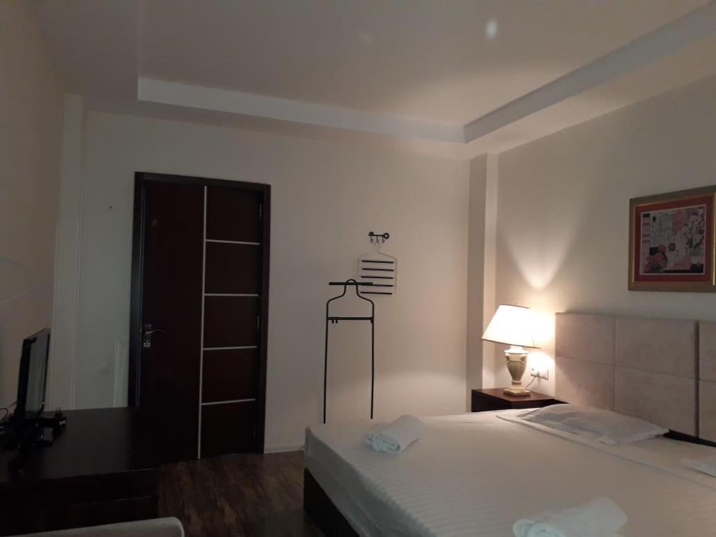 קובולטי Belgrade Rustaveli Hotel מראה חיצוני תמונה
