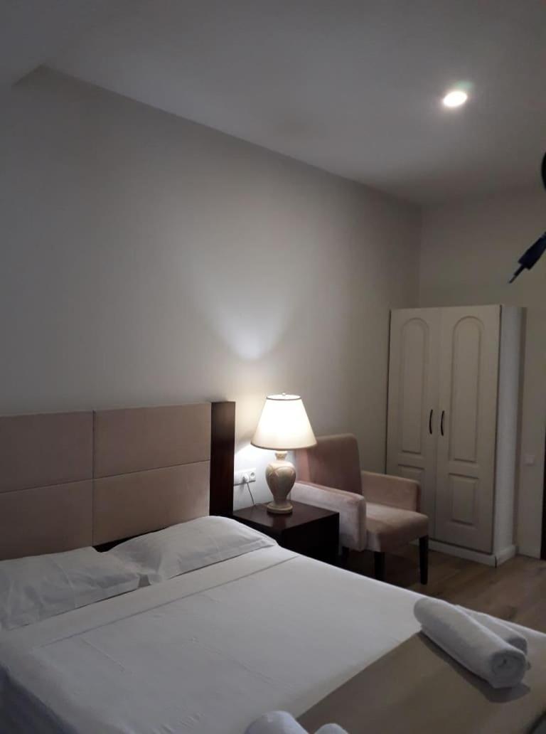 קובולטי Belgrade Rustaveli Hotel מראה חיצוני תמונה